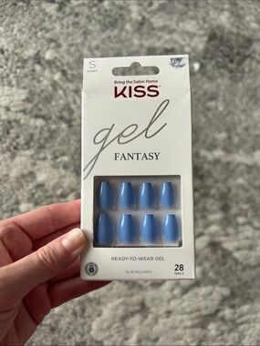 KISS Gel Fantasy Glossy Light Blue Press-On Nails